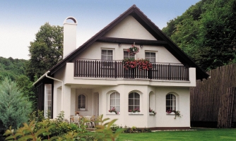 Projet de maison classique avec espace de vie lumineux. 